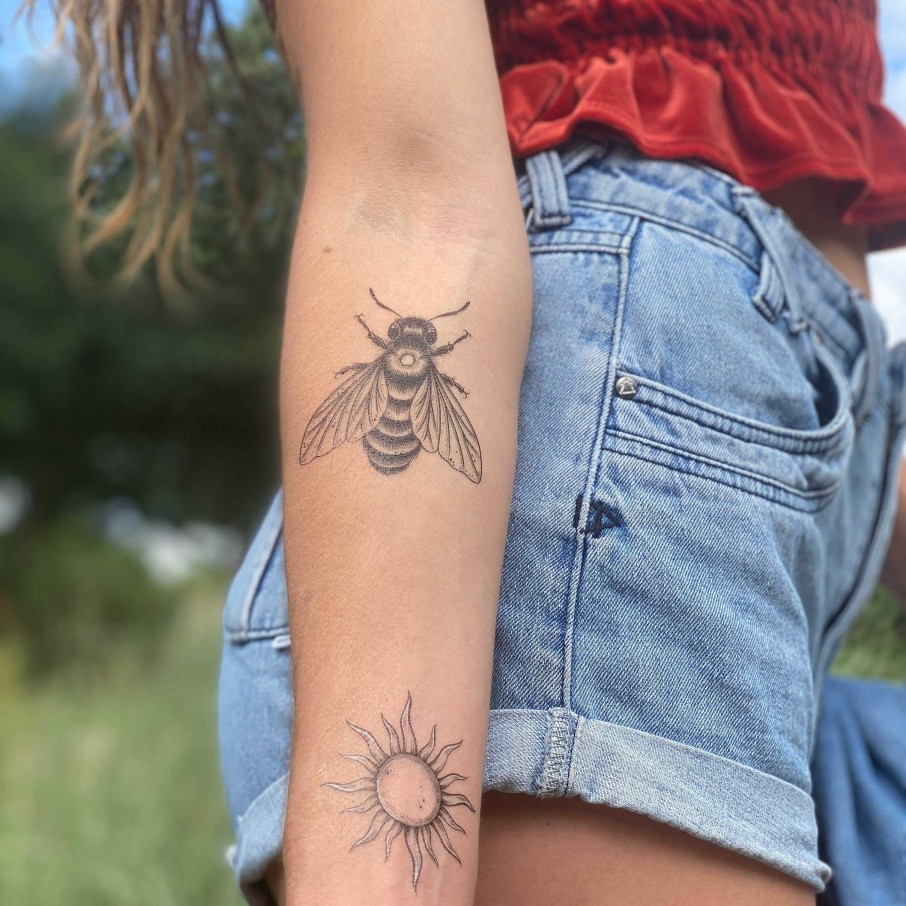 LARISSA LODEN Big Bee Temporary Tattoo Beauty & Wellness